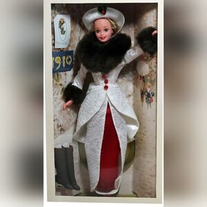 1995 Vintage Hallmark Special Edition Holiday Memories Barbie